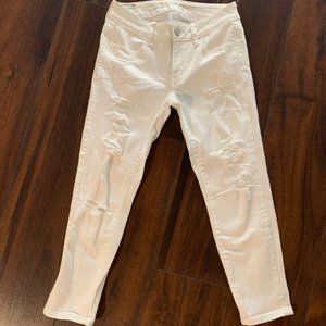 NWOT American Eagles Size 2 White Ripped Crop Jegging